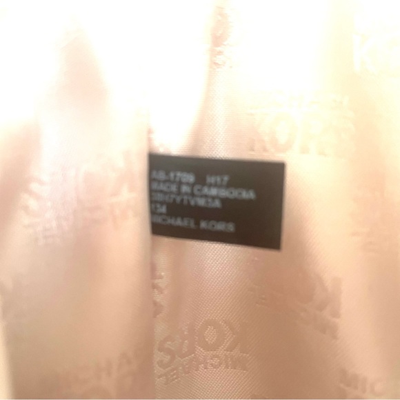 Michael Kors Jet Set Oyster Sm Carryall Tote W/ Allover Embossed 'MK' Signature - Picture 10 of 16